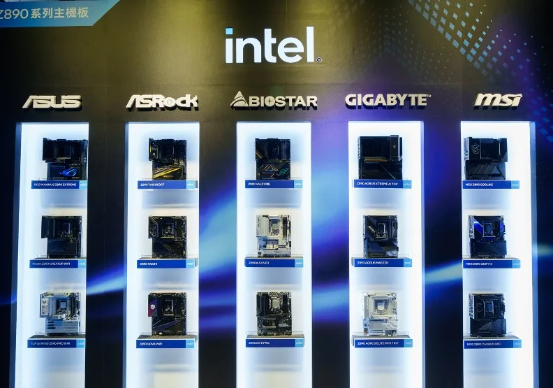英特爾攜手合作伙伴展示搭載Intel Core Ultra 200V系列處理器主機板，提供桌上型電腦愛好者更多元終端應用與效能提升的各類解決方案。英特爾提供