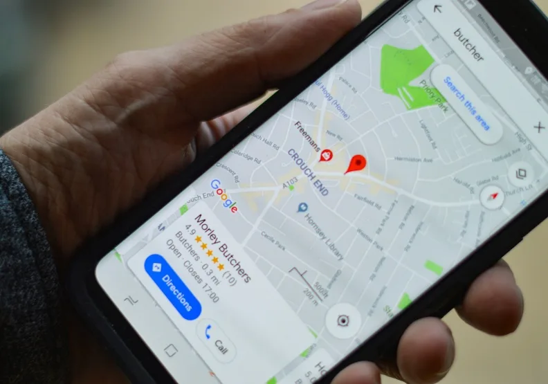 Google宣布地圖服務推出全新人工智慧（AI）功能。僅為情境示意，Photo by henry perks on Unsplash