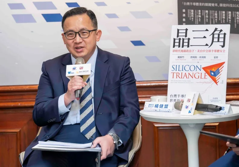 擷發科技董事長楊健盟出席座談會，分享半導體產業經驗。擷發科技提供