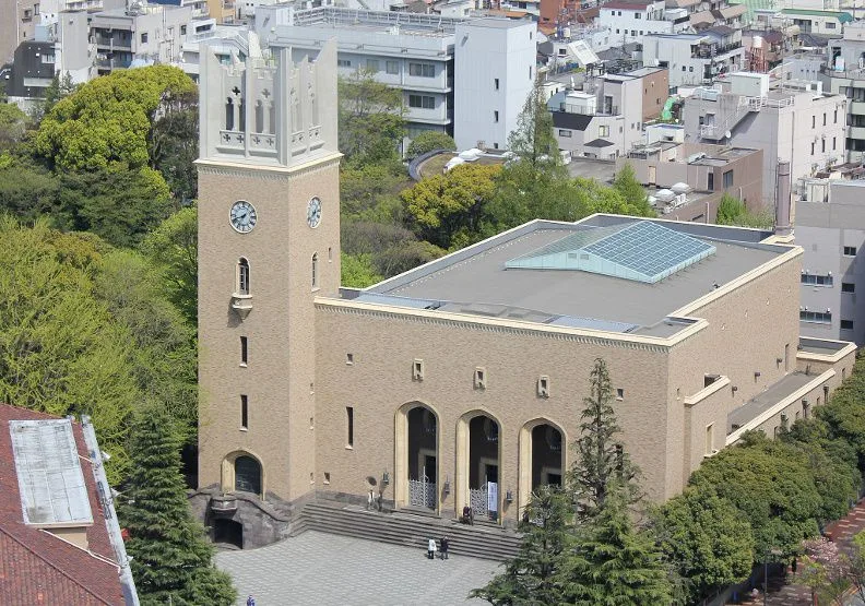 早稻田大學一直是日本的大學中，最致力於發展國際交流的學校。XIIIfromTOKYO, CC BY-SA 3.0