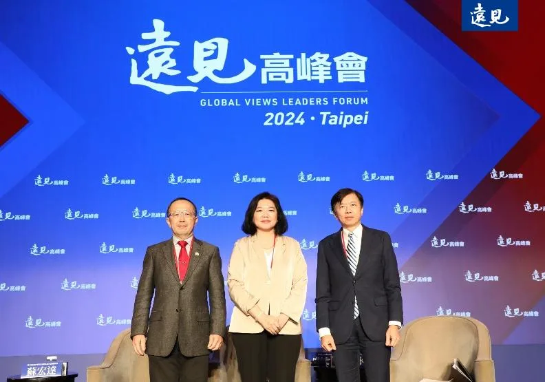 國立臺灣大學政治學系莫內講座教授蘇宏達（左起）、遠見民意研究調查總監楊永妙、雲朗觀光集團總經理盛治仁，解析動盪局勢下的民意走向。黃菁慧攝