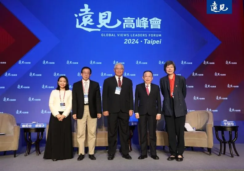 印尼PT. Mitra Graha Andalan房地產開發公司執行長賴珩佳（左起）、泰國開泰銀行資深副總裁蔡偉才、漢翔航空工業總經理馬萬鈞、泰國環亞工程顧問公司董事長邱燁、新加坡新報業媒體華文媒體集團社長李慧玲，共同探討前進東南亞的機會與挑戰。黃菁慧攝