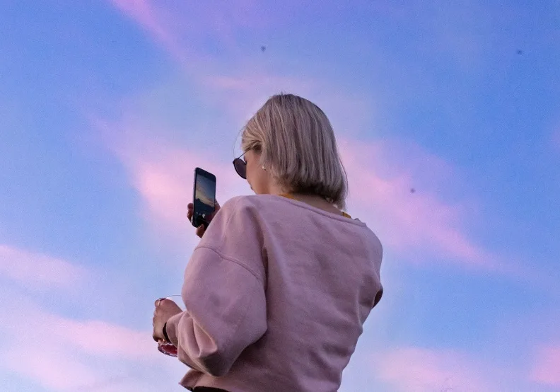 《Z世代：找到突破危機的藍海》／僅為情境圖，取自unsplash