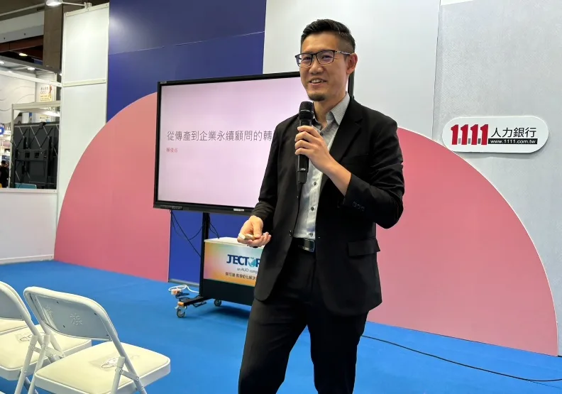 圖／企業永續專家賴俊谷在「人才運轉講堂」分享職涯經驗。劉芮菁攝。