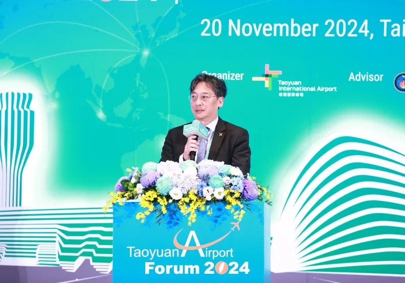 桃園機場公司副總經理李俊德表示桃園機場因為位置優勢，在連接北美與東南亞等重要航線間佔有重要的樞紐地位。