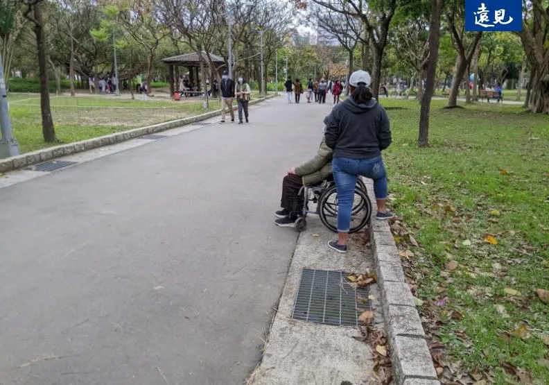 家庭照顧者不堪身心負荷，壓垮駱駝最後一根稻草，以致長照悲歌頻傳。（僅為新聞示意圖）周彥妤攝