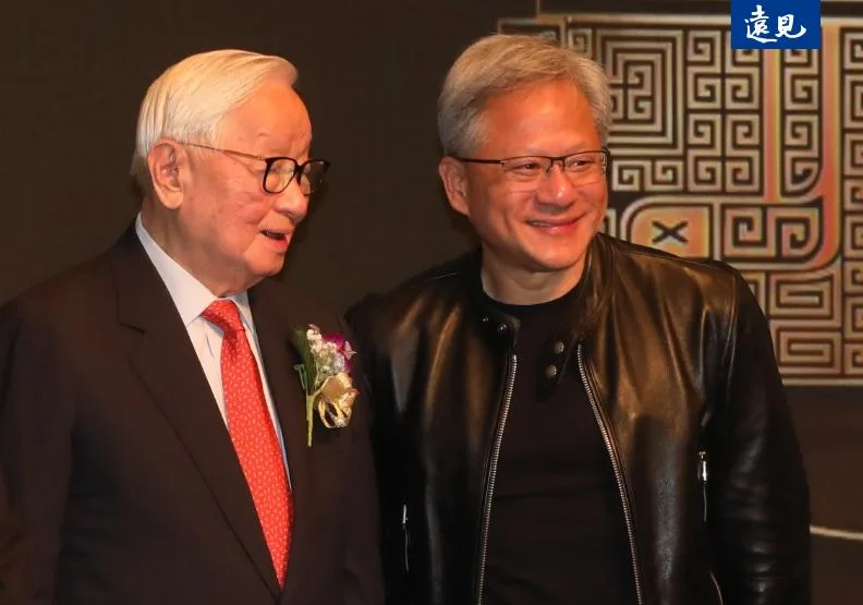 黃仁勳：「可能有人比我聰明，但不可能有人比我努力」（左為台積電創辦人張忠謀）。張智傑攝