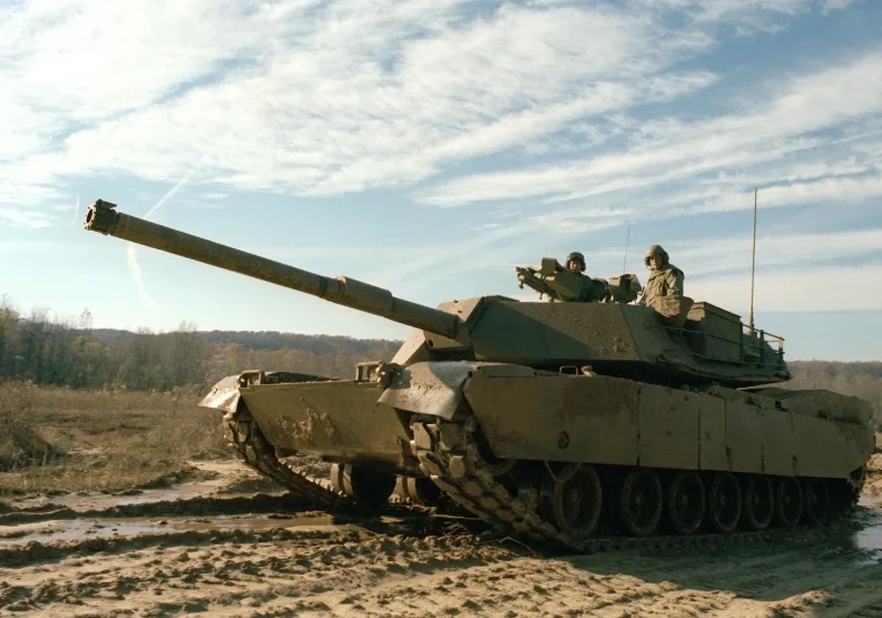 圖為於1979年在肯塔基州測試中的XM1。wikimedia commons by DoD photo