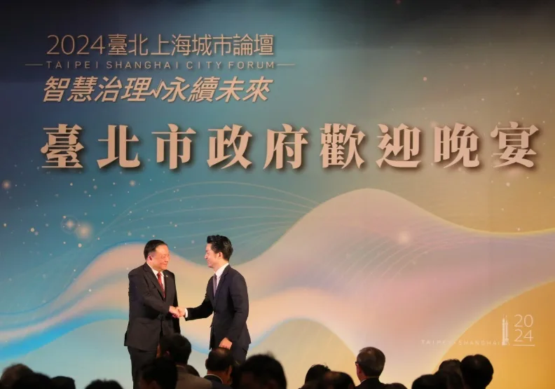 2024雙城論壇在台北舉行，台北市長蔣萬安（右）與上海副市長華源（左）出席歡迎晚宴。蘇義傑攝