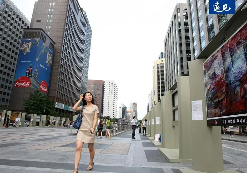 台灣近期還盛行韓國醫美團，不少Z世代小資族熱衷去一次解「容貌焦慮」。圖為首爾街景。張智傑攝