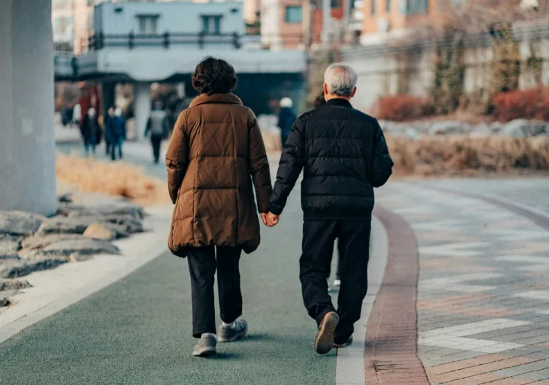 根據今天公布的官方數據，韓國已成「超高齡社會」。Photo by Daniel Bernard on Unsplash