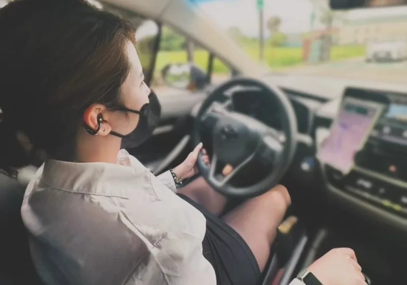 《雖然是女生，但開著計程車》／圖片來源：FB@王婧-雖然是女生，但開著計程車