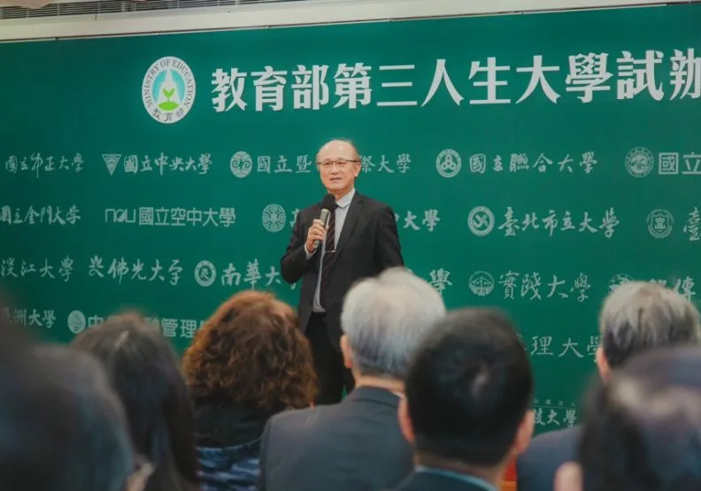 教育部推動「第三人生大學試辦計畫」。圖為教育部次長林騰蛟。教育部提供