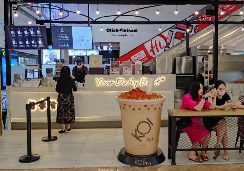 台灣茶飲於越南廣設分店，受疫情影響，當地買氣銳減。僅為情境示意，取自臉書@Click-Vietnam 