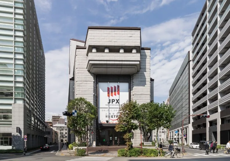 2021年起，東京證券交易所將市場進行重組簡化，提升上市公司品質。wikimedia commons by Kakidai