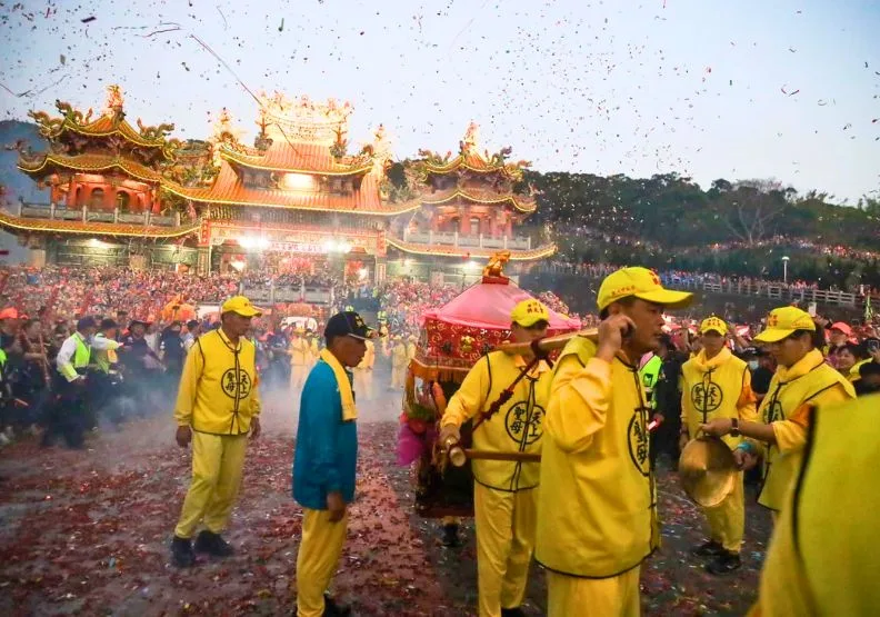 白沙屯媽祖遶境為每年上半年信仰盛事，吸引上萬人共襄盛舉。取自臉書@白沙屯拱天宮