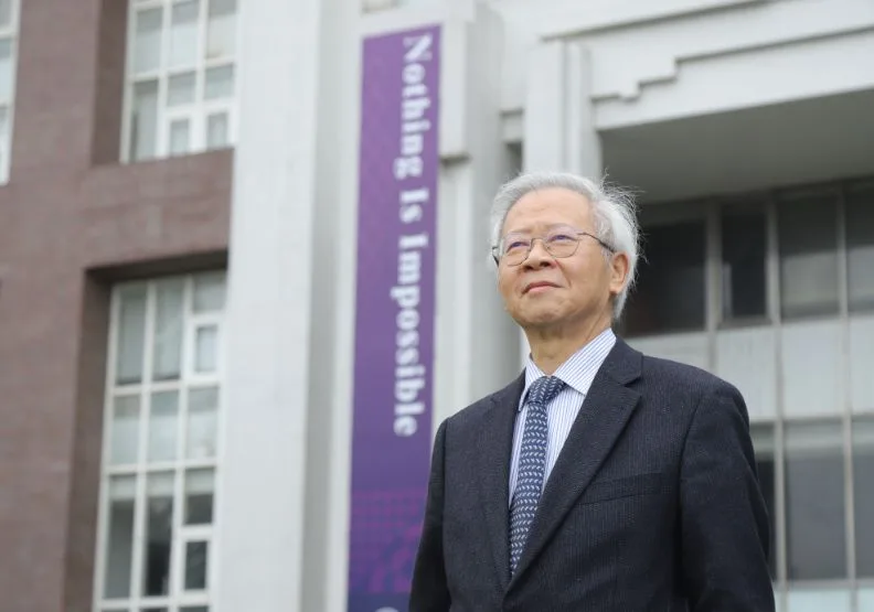 長庚大學校長湯明哲以學生為中心，實踐「美式私大」跨界彈性，祭出配套措施幫助學生找到志向、循著興趣多元學習。