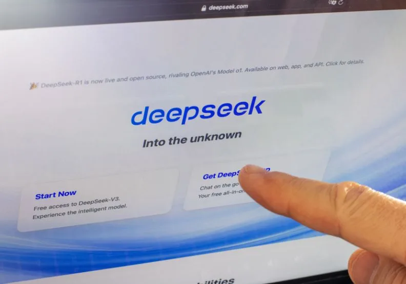 以低成本打響知名度的DeepSeek，亦掀起產業應用的開源模型革命。僅為情境示意，shutterstock