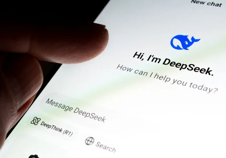 國安局依法抽驗包括DeepSeek等5款中製「生成式AI語言模型」。僅為情境示意，shutterstock
