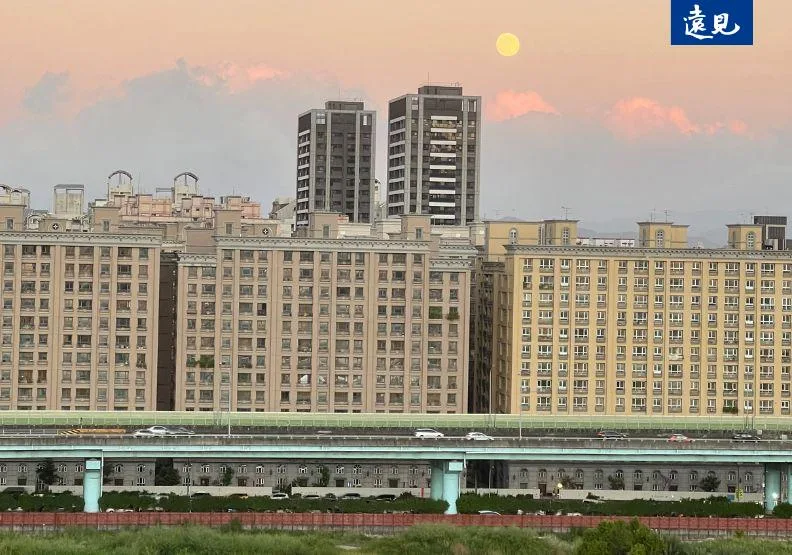 根據統計，2024年的全台住宅開工宅數是12萬7883宅，連兩年衰退，更是近5年最低。遠見資料庫
