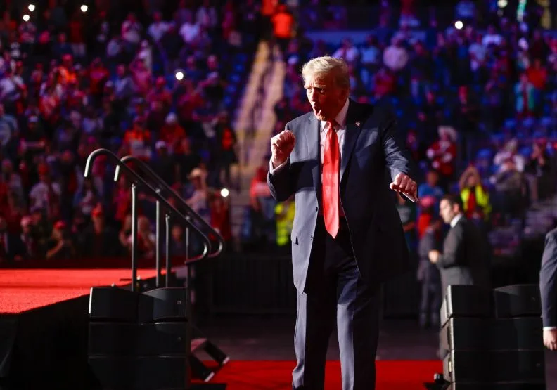 川普2.0關稅戰開打，台灣半導體產業可能面臨重大危機。FB@Donald J. Trump
