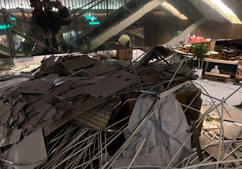 新光三越台中中港店13日近午發生氣爆意外。消防署提供