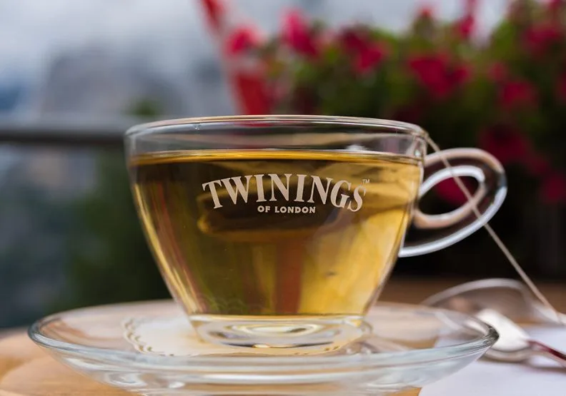 英聯食品旗下品牌唐寧茶（Twinings），二代傳到三代的發展歷程，與台灣家族企業面臨相似難題。shutterstock
