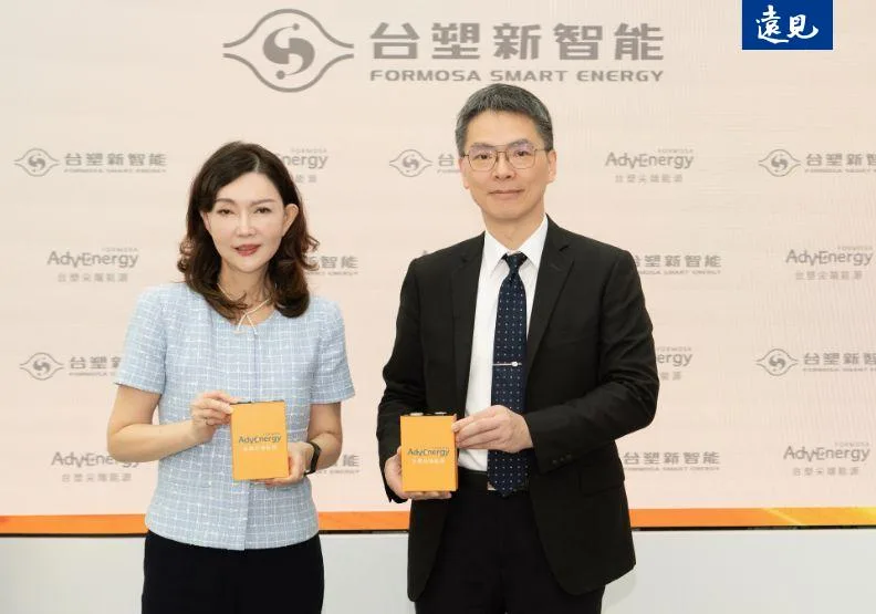 台塑新智能董事長王瑞瑜（左）與總經理劉慧啓（右）。段詩潔攝