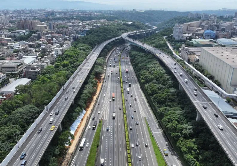 交通部公路局表示，清明連假除返鄉祭祖、收假旅次外，預計將有許多民眾外出旅遊。取自高速公路局官方粉絲團「高速小飛力」