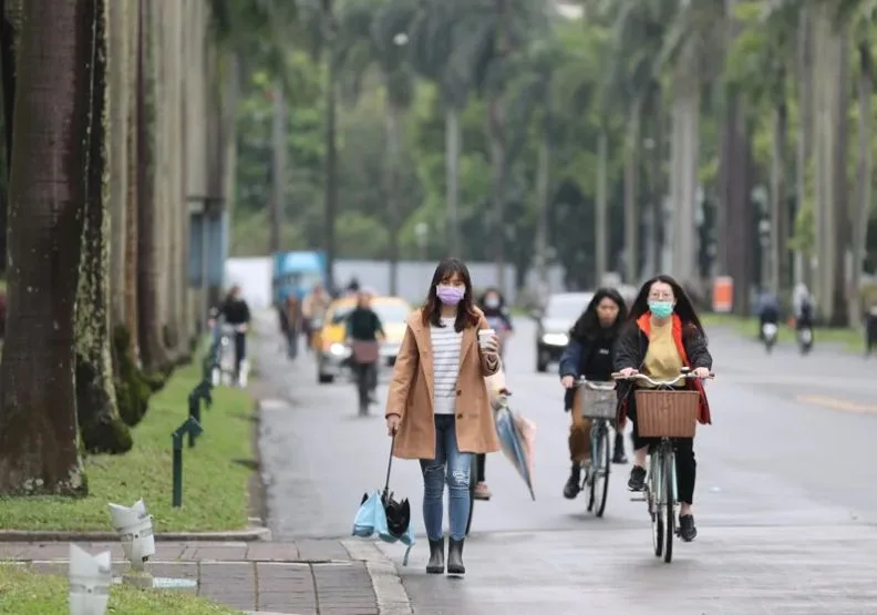 今日大學申請入學一階篩選結果出爐，台灣大學申請入學報名比去年少2150人次。取自聯合新聞網