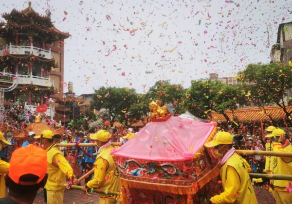 粉紅超跑再出發！2026白沙屯媽祖贊境行程一次看：鑽轎底、求壓轎金去哪？