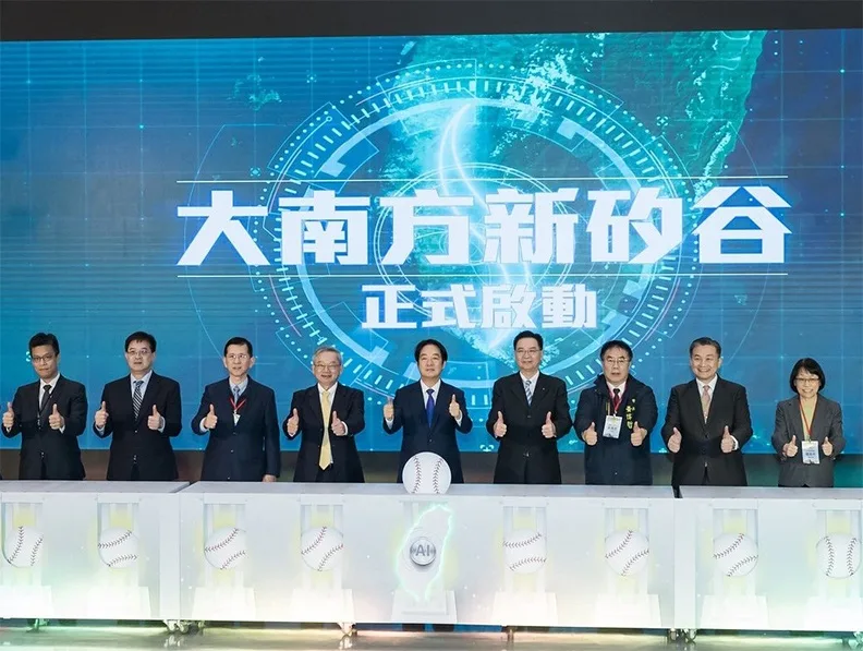 總統賴清德與台南市長黃偉哲年初同台，啟動大南方新矽谷計畫，盼台南沙崙成台灣AI重鎮。總統府提供