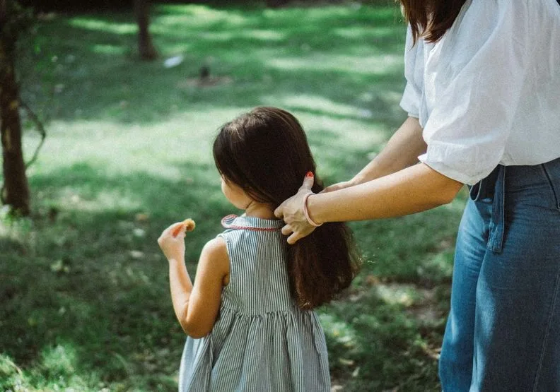 孩子的成長很快，有時一晃眼就發現小孩已經長大了。unsplash