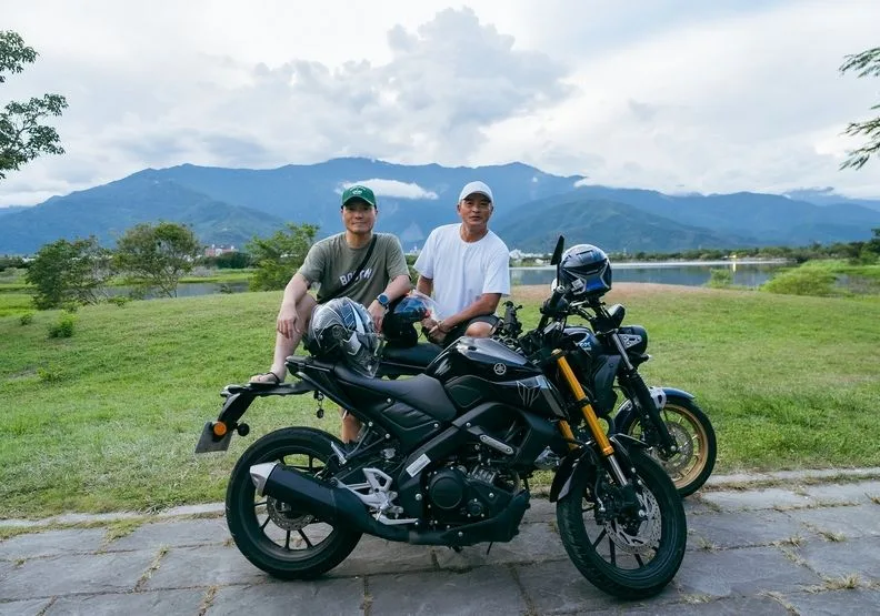 李銘順與李銘忠兄弟首次騎車環台。公視