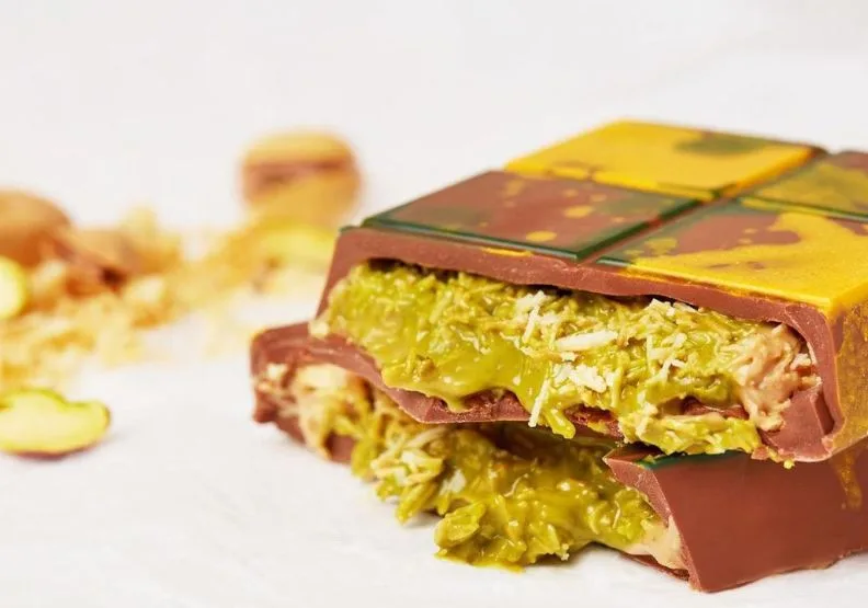 含有開心果餡的「杜拜巧克力」在TikTok的助長下大受歡迎。取自FIX Dessert Chocolatier官網