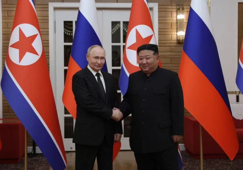 2024年，普丁（左）和金正恩（右）簽署全面戰略夥伴關係條約。wikimedia commons by Kremlin