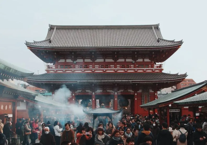 《解開天皇祕密的70個問題第一部+第二部套書》／僅為情境圖，取自unsplash