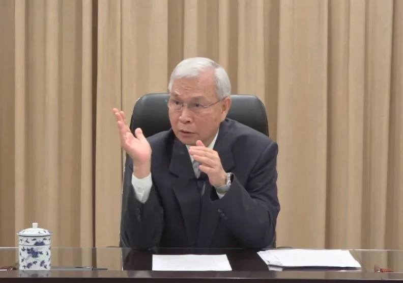 央行總裁楊金龍5日傍晚親自召開媒體直播說明會。取自中央銀行直播