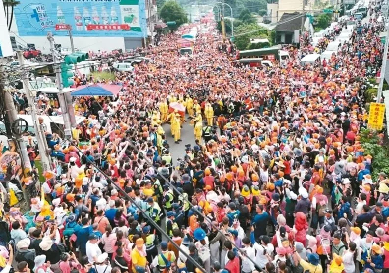 白沙屯媽祖進香200多年來第一次聖駕南投縣，寫下山線驚奇。取自聯合新聞網，黃仲裕攝