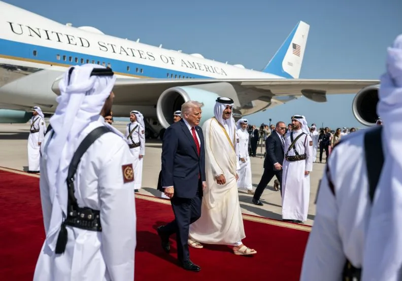 美國總統川普與卡達埃米爾（國家元首）譚明。取自X@WhiteHouse