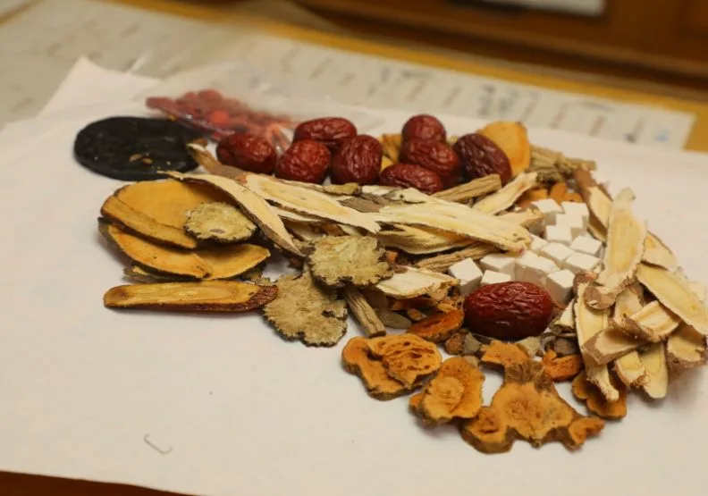 中醫藥或許是迎戰高齡海嘯的解方。僅為情境配圖，蘇義傑攝