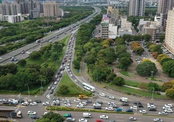 2026中秋連假高乘載！高速公路管制時間、國道路況、替代道路一次看