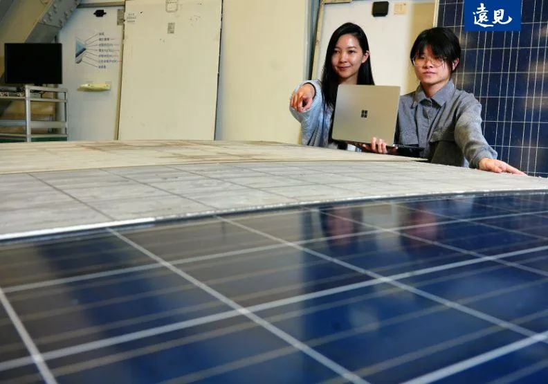 鴻躉成功研發不用高溫焚燒、保留材料價值的AI太陽能板分離技術，將過去視為垃圾的廢料，轉化為高價原物料。陳之俊攝