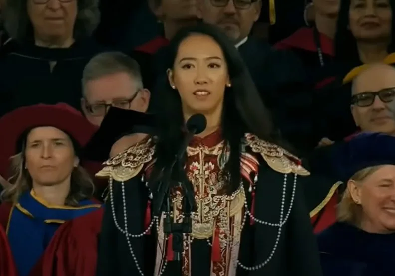 哈佛中國學生蔣雨融畢業演講掀兩極化評價。取自YouTube@Harvard University