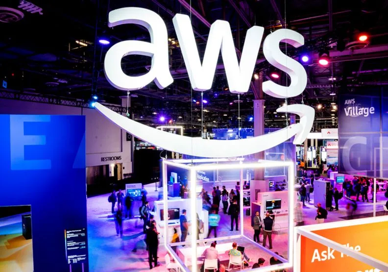 亞馬遜透過AWS生成式AI創新中心，協助國泰金控、中華電信等企業，將AI從概念轉為實際價值。AWS提供