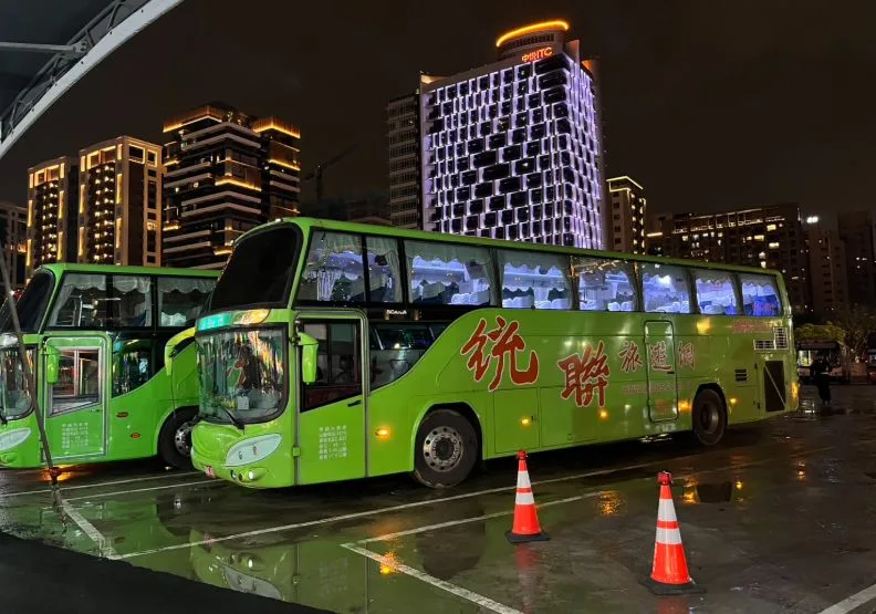 國道客運在台鐵、高鐵夾擊下旅客流失，傳出「停駛潮」。取自臉書@Ubus統聯客運