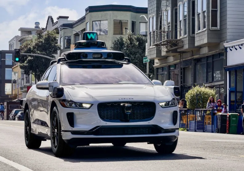 Waymo是Google母公司Alphabet旗下子公司，起源於2009年的Google自駕車專案。取自X@Waymo