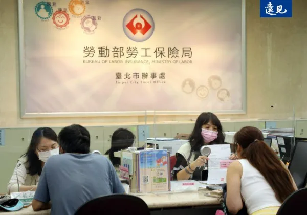 勞退自提人數首度破2成！想規劃退休怎麼試算？最新薪資級距表、月領改一次領撇步