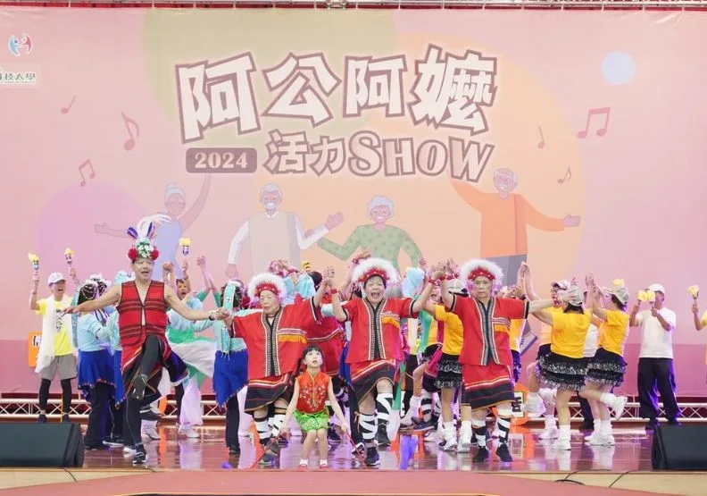 因應高齡化社會的來臨，國民健康署持續辦理「長者活躍老化競賽活動」阿公阿嬤活力SHOW。國健署提供