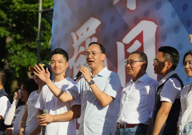 國民黨台北市黨部今天在北市府前廣場舉辦首場大型造勢。蘇義傑攝